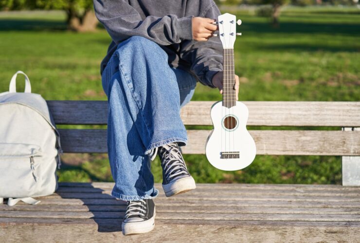 Jak szybko nauczyć się grać na ukulele? Sprawdzone metody i porady